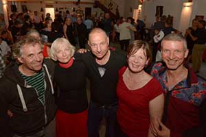 Werner Pfeifer, Elfriede Bley, Thomas Kl&ouml;ppel, Carola Hesse und Reinhard Wilkens (v.L.). freuen sich &uuml;ber den gro&szlig;en Erfolg. | Foto: Niels Kreller