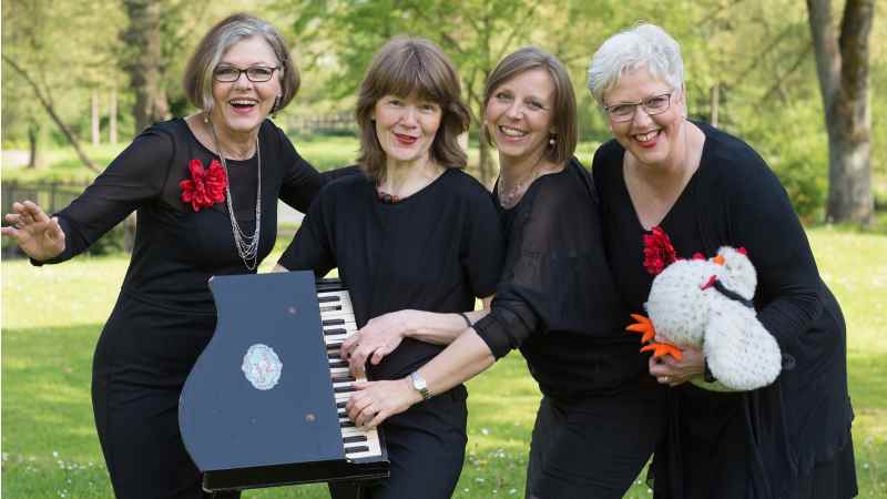 Ladies First sind: Ute Düwer (von links), Wiebke Corleis, Dörte Hofmann, Uschi Terne. | Foto: ein