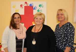 Margitta G&ouml;rtz-Goebel (Mitte) mit ihren Nachfolgerinnen Britta Dibbern (links, Kita-Abteilungsleitung) und Gaby Bie&szlig;ler (Stv. Kita-Abteilungsleitung). | Foto: ein