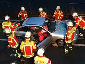 Die Feuerwehr Maschen rettete einen Autofahrer nach einem Verkehrsunfall auf der A 39. | Foto: ein Die Feuerwehr Maschen rettete einen Autofahrer nach einem Verkehrsunfall auf der A 39. | Foto: ein