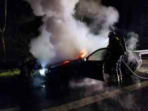 Die Freiwillige Feuerwehr Maschen suchte nach dem Löschen nach Brandnestern. | Foto: ein Die Freiwillige Feuerwehr Maschen suchte nach dem Löschen nach Brandnestern. | Foto: ein