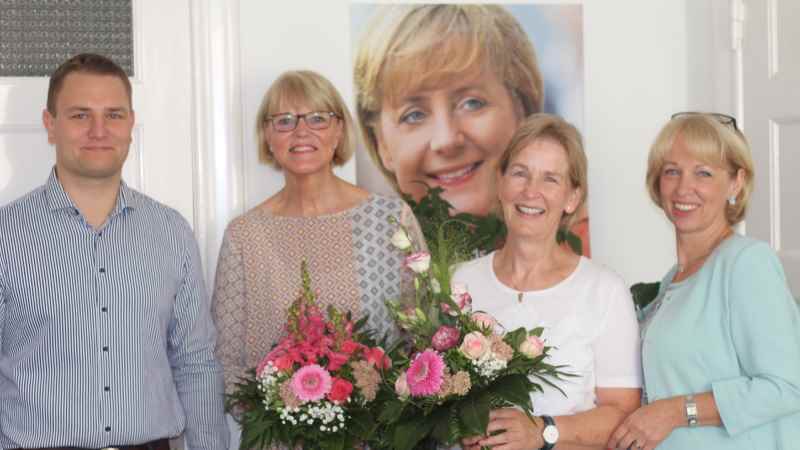 Die CDU-Kreisvorsitzende Britta Witte aus Jesteburg freut sich viele Gäste beim Jubiläumsball am Sonnabend, 20. Oktober, in Kakenstorf. | Foto: Wolfgang Gnädig  