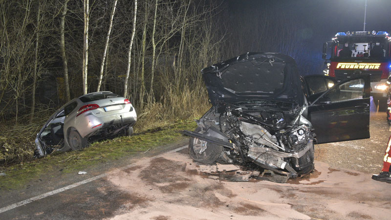 Bei einem Unfall auf der B3n in Neu Wulmstorf wurden drei Personen, darunter eine Mutter mit Kind, teils schwer verletzt. | Foto: JOTO