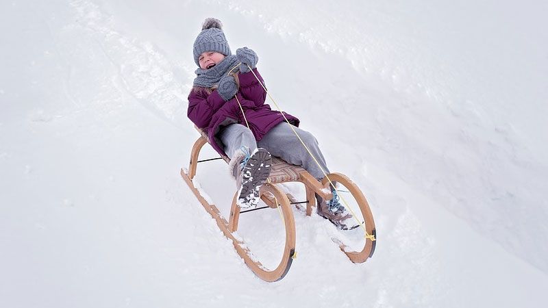 Gutes Wetter und ausreichend Schnee lockten viele Familien zum Rodeln an den Brunsberg bei Sprötze (Symbolbild). | Foto: ein