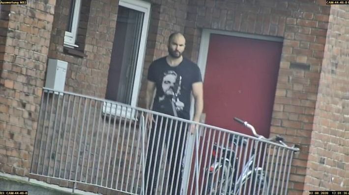 Die Polizei sucht diesen Mann. | Foto: Polizei