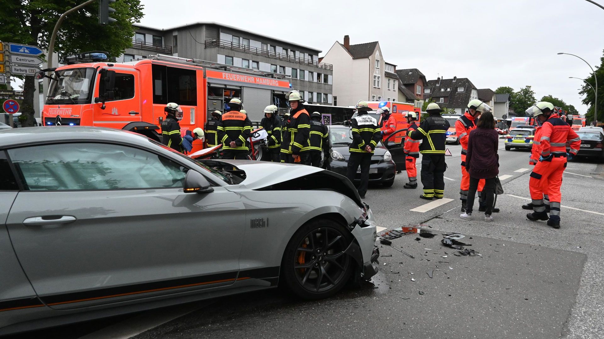 Bei einem Abbiegeunfall in Hausbruch gab es am Donnerstag eine Schwerverletzte. | Foto: HamburgNews