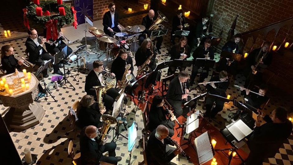 Die Musikerinnen und Musiker vom Verein Musik aus Seevetal laden zu einem besinnlichen Weihnchtskonzert mit Blasmusik in der Stiftskirche Ramelsloh ein. | Foto: „privat“/MUSAS
