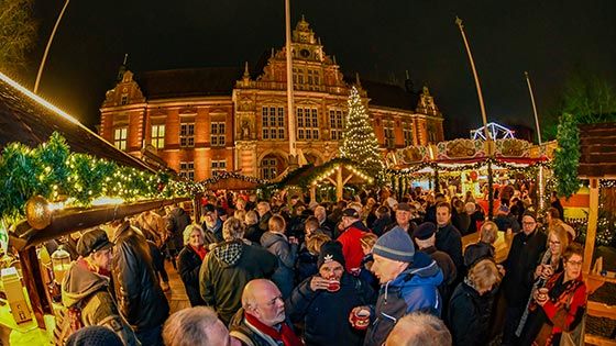 Am 1. und 7. Dezember kommt Fotograf André Lenthe zur Weihnachtsmannsprechstunde auf den Harburger Weihnachtsmarkt. | Foto: Niels Kreller