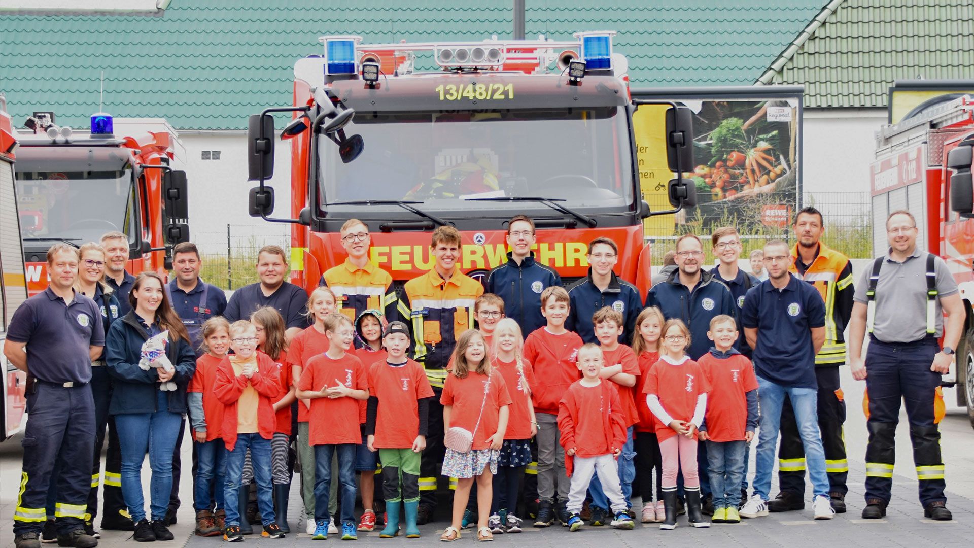 Die Mitglieder der Kinderfeuerwehr Fleestedt freuen sich mit den Betreuern auf das Jubiläum. | Foto: FF Fleestedt/Sievers