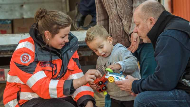 Die Johanniter-Weihnachtstrucker bringen ein wenig Hoffnung in die ärmsten Regionen Europas. | Foto: ein