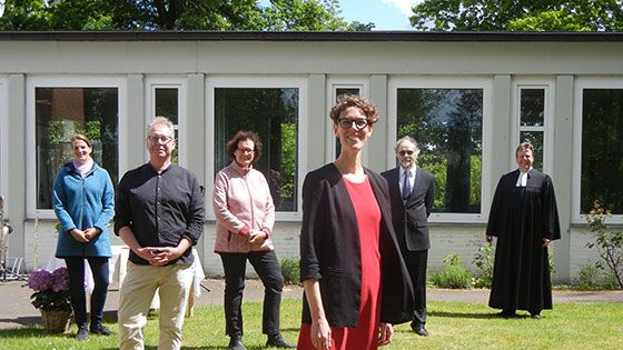 Abschied von Pastorin Christina Torrey; Vlnr: stellvertr. Kirchenvorstandsvorsitzende Nicole Kraatz; Religionspädagoge Dirk Kähler; Pastorin Simone Uhlemeyer-Junghans, Pastor Ulrich Hahn, Superintendent Christian Berndt. | Foto: ein