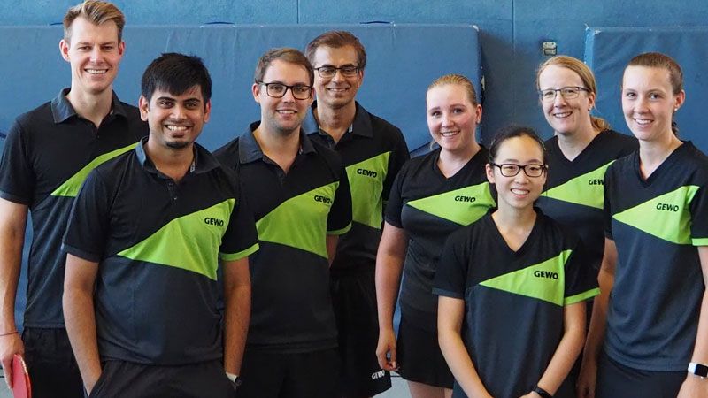 Die 1. Damen und die 1. Herren der Grün-Weiss-Tischtennis-Teams: Lennart Drücker (von links), Anurag Gote, Andre Quedenfeldt, Chris Arnolda, Anne Angrick, Helen Wei, Antje Krüger und Merle Wiechern. | Foto: ein