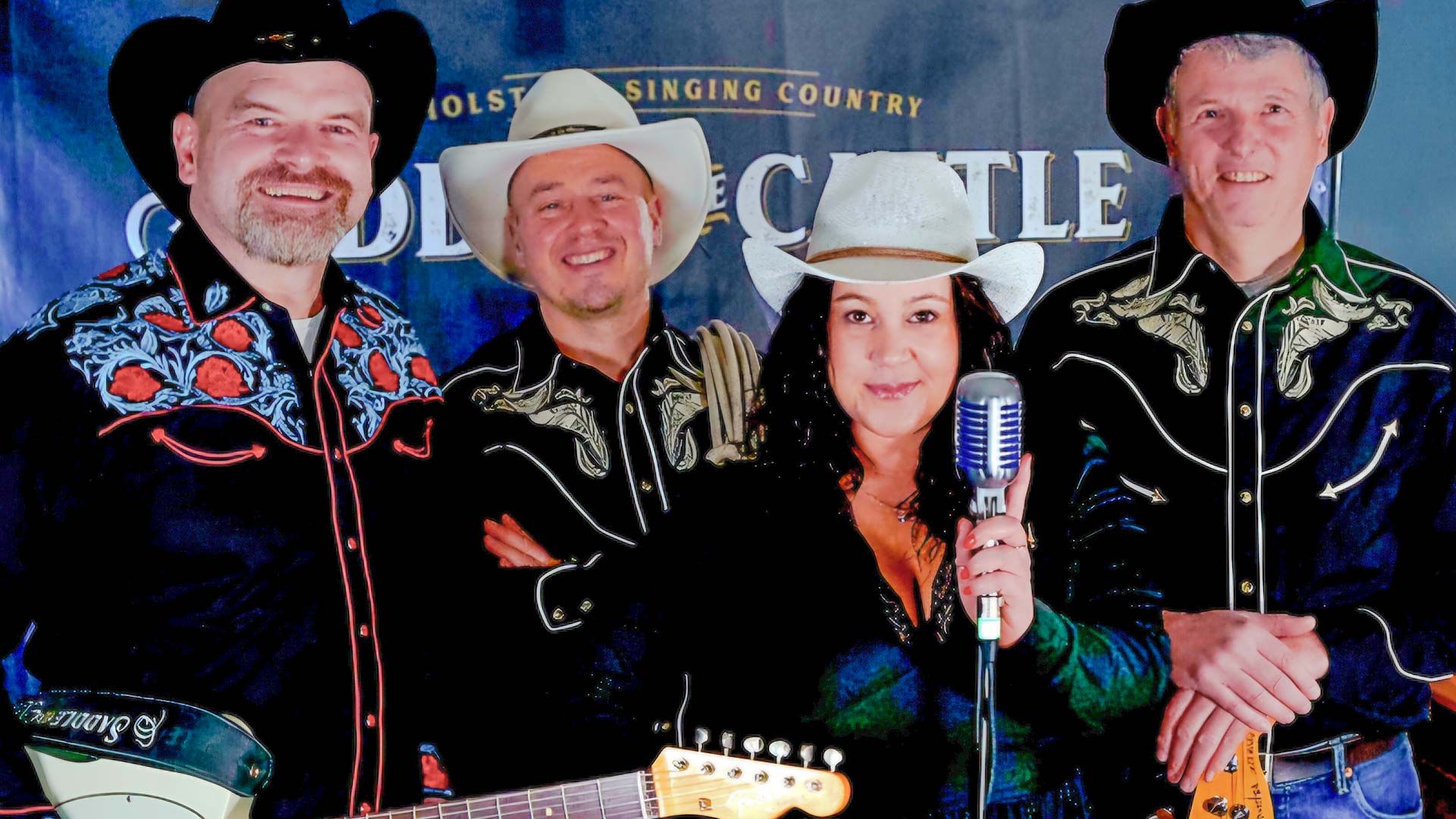 Drei Männer und eine Frau: Die Band "Saddle The Cattle" will am lommenden Sonnabend das Publikum im Dörphus Hörsten begeistern. Foto: Saddle The Cattle