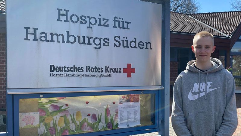 Laurenz (17) absolviert sein FSJ im DRK-Hospiz für Hamburgs Süden. Ab August wird sein Platz frei. | Foto: DRK Harburg