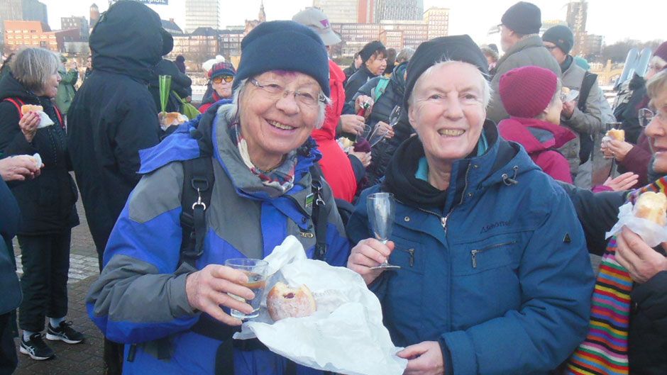 Nach zweijähriger Corona-Pause bietet Helga Weise Silvester wieder eine Wanderung von Harburg nach St. Pauli an. Ihr Tipp: Witterungs- und wandermäßig kleiden. | Foto: ein