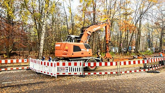 Seit Montag wird an der Heimfelder Straße gebaut. | Foto: Niels Kreller