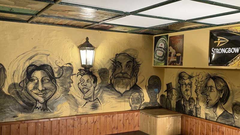 Obwohl die Abbildungen im Old Dubliner nicht von bestimmten Personen sind, wird sich doch sicher der eine oder andere wiedererkennen. | Foto: ein