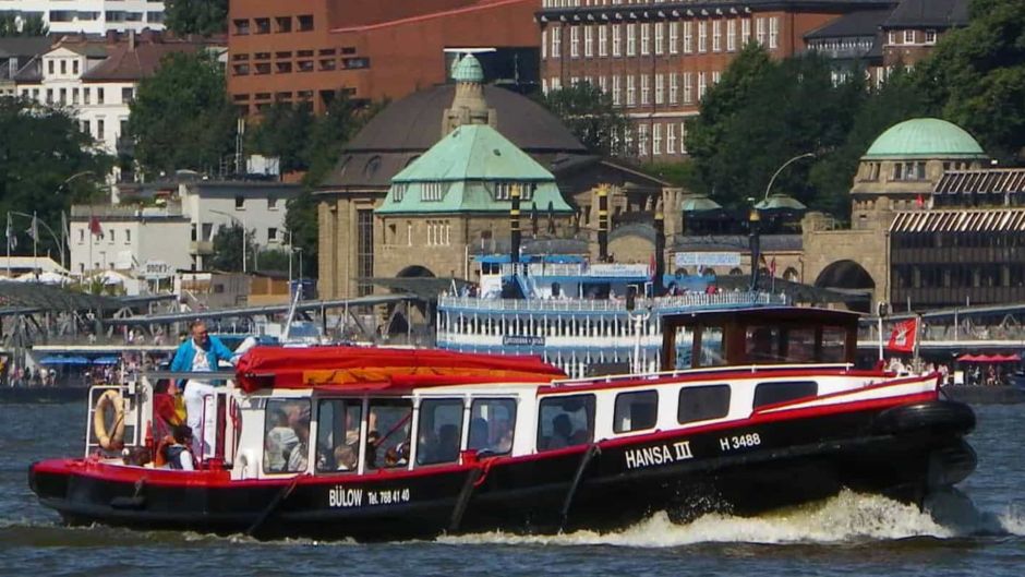 Am "Tag des offenen Denkmals" gibt es wieder Barkassenfahrten vom Binnenhafen aus nach Hamburg. Foto: ein