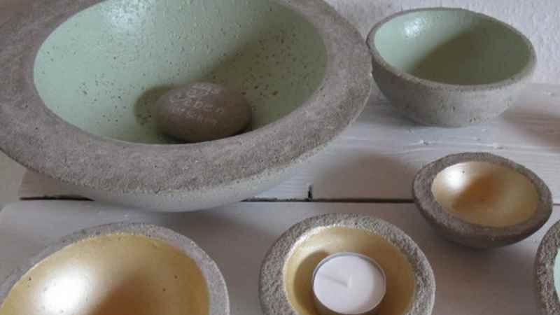 Dekorative Schalen und Skulpturen für Haus und Garten werden im Kurs "Schönes aus Beton" hergestellt. | Foto: ein