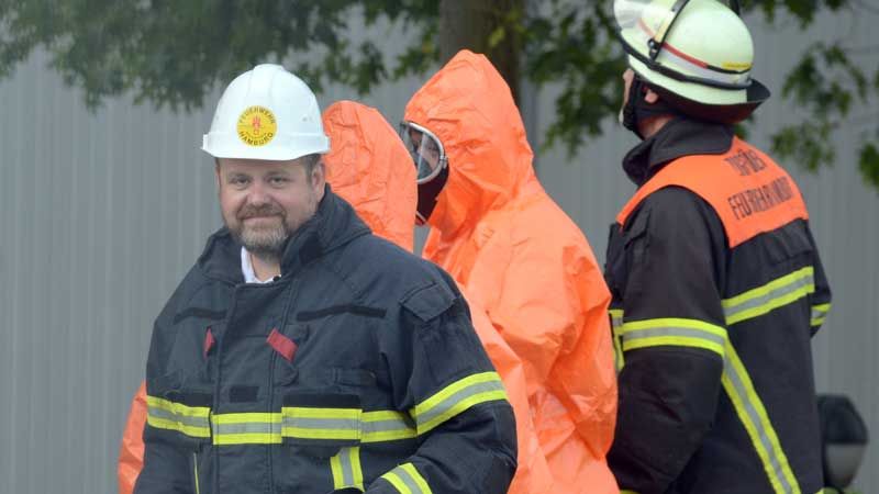 Der Fraktionschef der CDU in der Hamburgischen Bürgerschaft André Trepoll hospitierte am Dienstag bei der Feuerwehr und war bei einem EInsatz mitten in seinem Wahlkreis vor Ort. | Foto: André Lenthe Fotografie