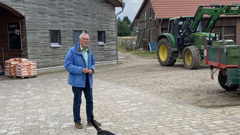 Zu einer Fahrradtour mit Genuss zum Hofladen Overmeyer in Emmelndorf lädt der Harburger Gästeführer Hans-Ulrich Niels ein. | ein