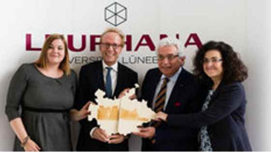 Auf gute Zusammenarbeit: Hamburgs Wissenschaftssenatorin Katharina Fegebank (von links), die Universitätspräsidenten Sascha Spoun (Leuphana) und Garabed Antranikian (TUHH) sowie Niedersachsens Wissenschaftsministerin Gabriele Heinen-Kljajic. | Foto: ein