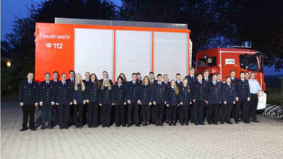 Diese jungen Feuerwehrleute haben jetzt erfolgreich den ersten Teil der Truppmann-Ausbildung abgeschlossen und verstärken die Einsatzabteilungen der Feuerwehr Seevetal. | Foto: ein