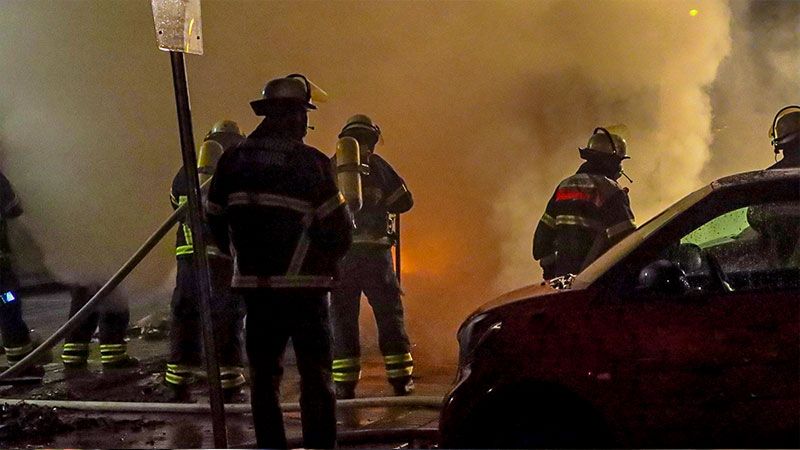 Beim Lidl-Markt in der Bremer Straße in Harburg brannte am Freitagabend die Altpapierpresse. | Foto: HamburgNews