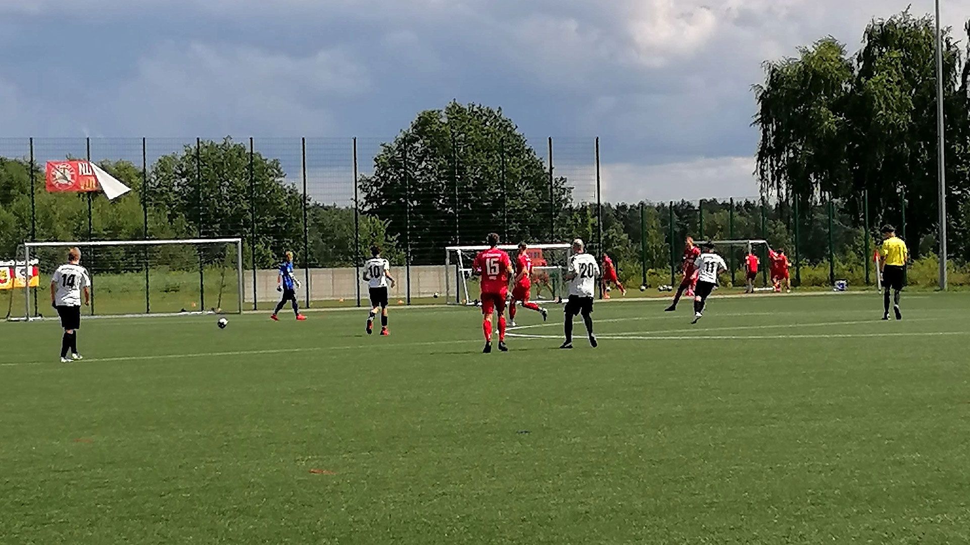 Trotz einer 2:53-Niederlage ging der Moorburger TSV nach dem Pokalspiel gegen TSV Buchholz 08 erhobenen Hauptes vom Platz. | Foto: HamburgNews