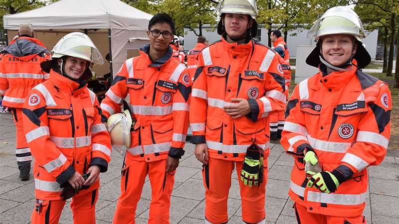 Freuten sich über den zweiten Platz beim Tag der Johanniter in Rostock: Wiebke Nowostawski (von links), Robin Gacad, Julian Klinke und Leon Morawe. | Foto: Johanniter