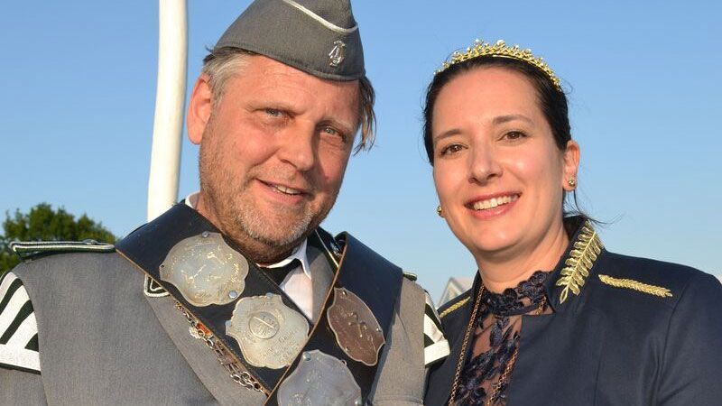 Der Heidenauer Bürgermeister Dierk Beneke, hier mit seiner Frau Wiebke, ist jetzt auch König in Heidenau. | Foto: KreiszeitungWochenblatt