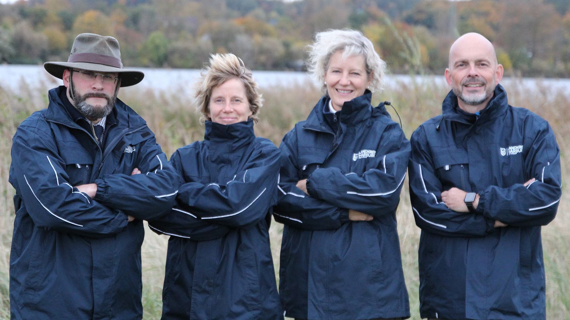 Florian Baier (von links), Carina Peters, Astrid Seidler und Andreas Maron sind als Rangerinnen und Ranger in den Natur- und Landschaftsschutzgebieten im Landkreis Harburg unterwegs. | Foto: Landkreis Harburg