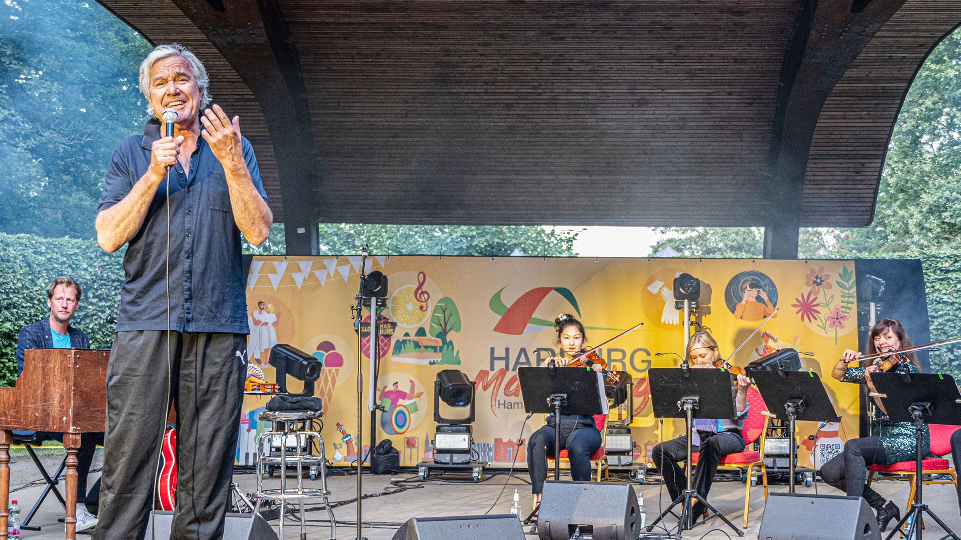 Stefan Gwildis bestritt gestern sozusagen die Halbzeitshow des diesjährigen Sommers im Park. | Foto: Sören Noffz