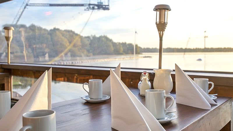 Das Restaurant Eisvogel an der Wasserski- & Wakeboardanlage am Neuländer See hat wieder täglich geöffnet. | Foto: ein