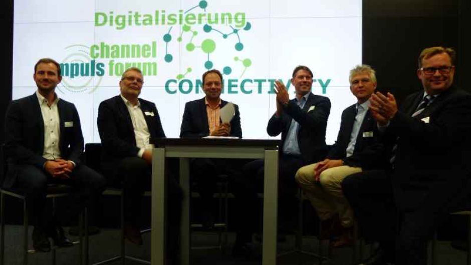 Podiumsteilnehmer Christoph Kober (von links, HWF), Dr. Peter Samulat (Autor), Thilo Jeske (BeOne), Christian Wiebus (NXP), Prof. Dr. Volker Gollnick (DLR), Christian Rosburg (Vodafone Services) | Foto: ein