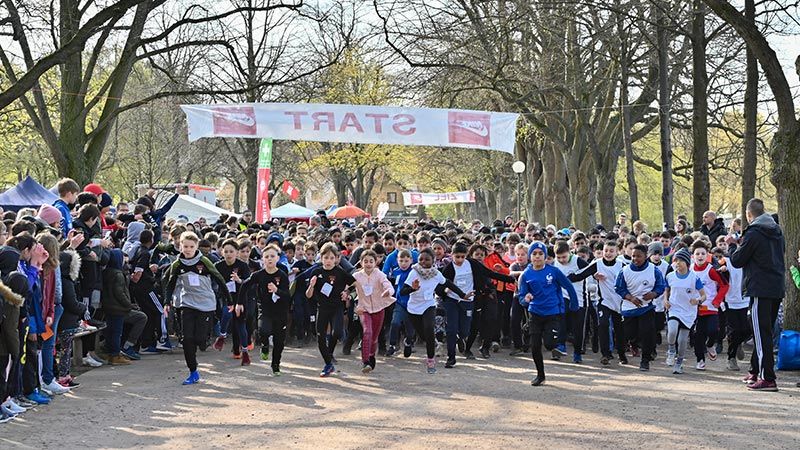 Über 4.000 Schüler nahmen am 40. Außenmühlenlauf teil - Rekord! | Foto: Niels Kreller