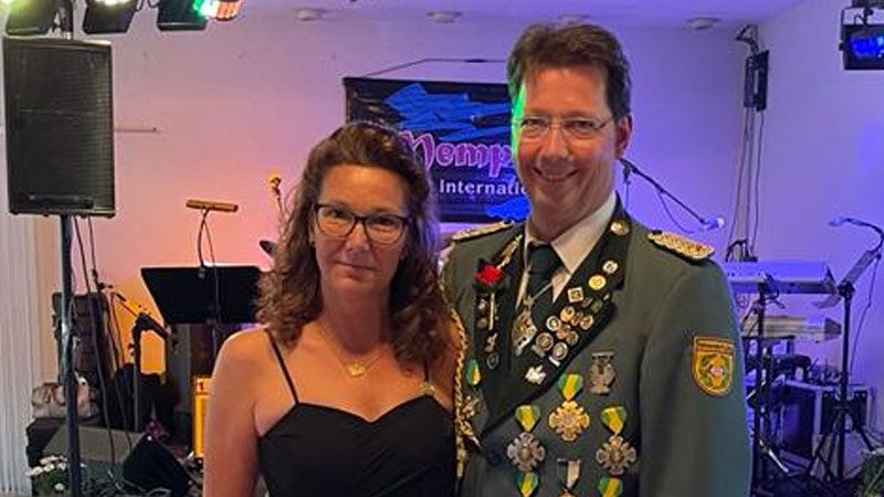 Der Vahrendorfer König Arne Vaubel "das Multitalent“ genoss mit Königin Nicole den Königsball bei Ehrhorns. | Foto: ein