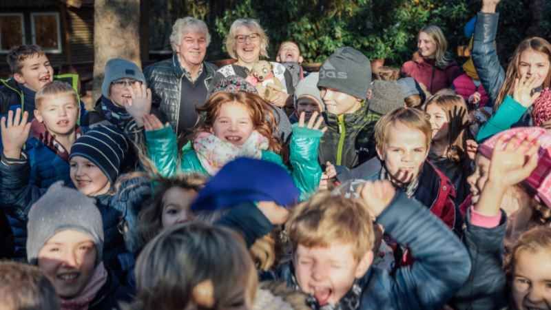 Rolf Zuckowski zu Besuch im Wildpark Schwarze Berge. | Foto: ein