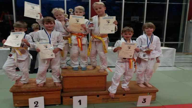 Judo-Nachwuchs-Aktive des KSC Bushido beim Neujahrsturnier. | Foto: ein