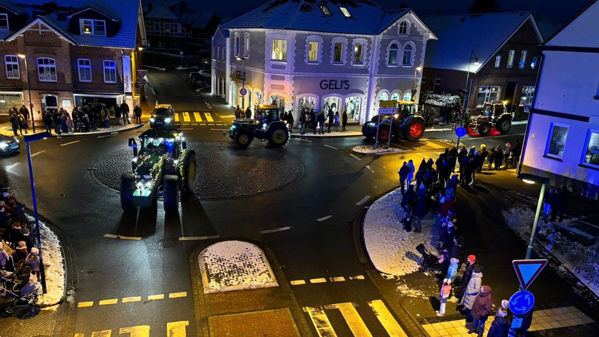 Ein magisch-weihnachtlicher Anblick bietet sich den Zuschauern am Wegesrand am Sonntag zwischen Tostedt und Buchholz. Die Weihnachtsrecker sind dann unterwegs. | Foto: Funken Crew