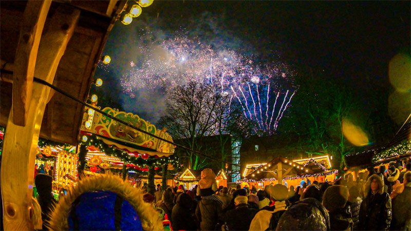 Der Harburger Weihnachtsmarkt verabschiedete sich mit einem tollen Feuerwerk. | Foto: Niels Kreller