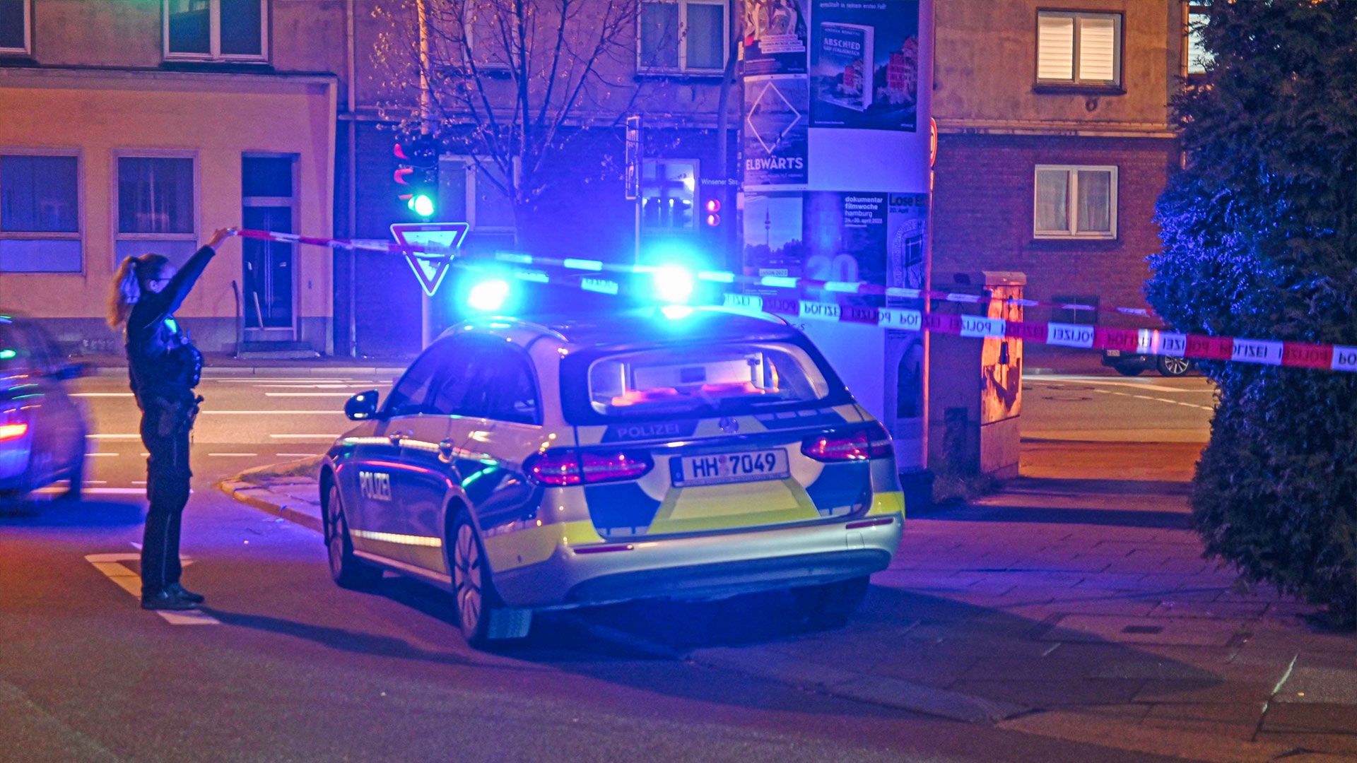 Die Polizei sicherte für die Untersuchung durch die Mordkommission den Auffindeort. | Foto: Lenthe Medien