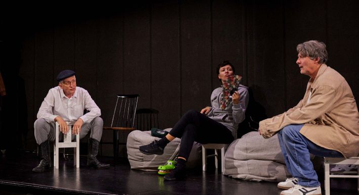 „Achtsam morden durch bewusste Ernährung“ feiert am 13. November Premiere am Harburger Theater. Foto: Caren Detjen