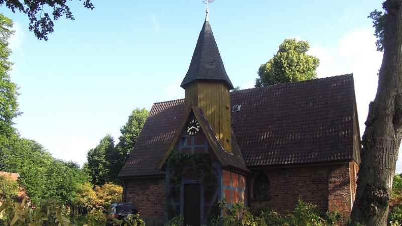 Johanneskapelle: Der rechteckige spätgotische Backsteinbau wird gekrönt von einem hölzernen Dachreiter. | Foto: ein