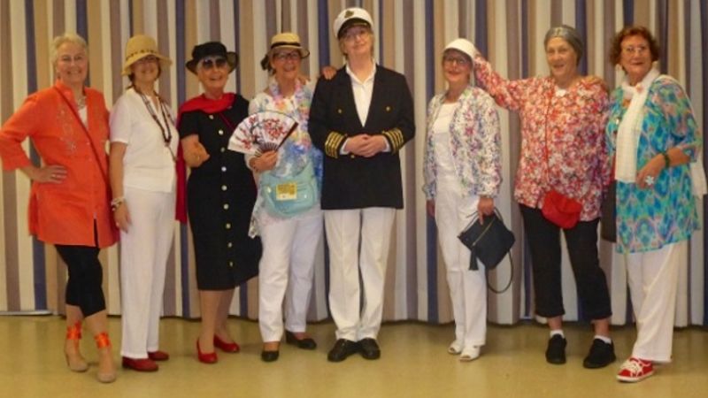 Die Theater-Sänger, die 2018 eine musikalische Schiffsreise um die Welt aufführten: Elsbeth Voss (von links, Maria Knittel, Elsa Sturm, Gisela Matthiesen, Ingrid Majoor, Frauke Rönnau, Rosi Rust und Vera Hausmann. | Foto: ein