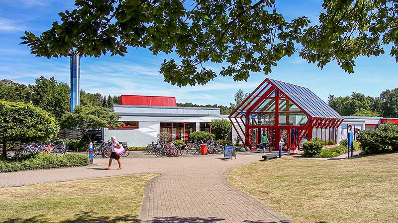 In Buchholz gibt es für Kids Zehnerkarten fürs Schwimmen lernen. | Foto: ein