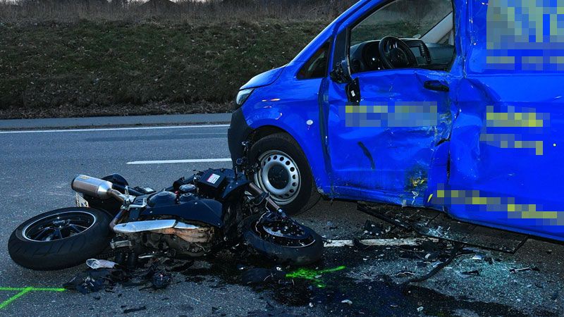 Ein Motorradfahrer verunglückte am Dienstag in Nenndorf bei einem Verkehrsunfall tödlich. | Foto: HamburgNews