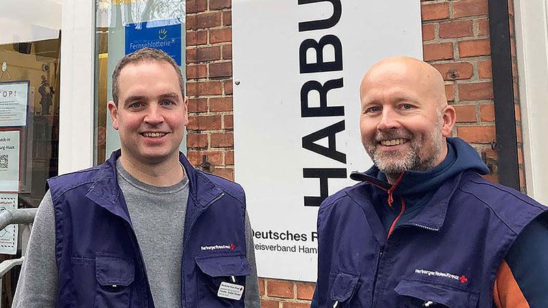 Einrichtungsleiter Thorben Goebel-Hansen (links) und der SeitenWechsler Lars Gerber gewannen durch das Projekt neue Eindrück. | Foto: DRK Harburg
