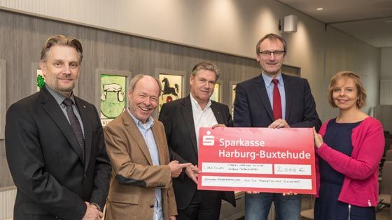 Rosengartenlauf: Spende an die Gemeinde Rosengarten - Die neue Freizeitanlage in Ehestorf erhält nun auch einen Unterstand  | Foto: ein