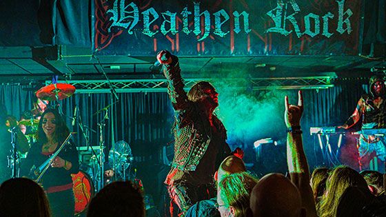 Zum Abschluss heizte mit Turisas der vielleicht größte Headliner überhaupt in der Geschichte des Heathen Rock Festivals den Besuchern im Rieckhof ein. | Foto: Niels Kreller